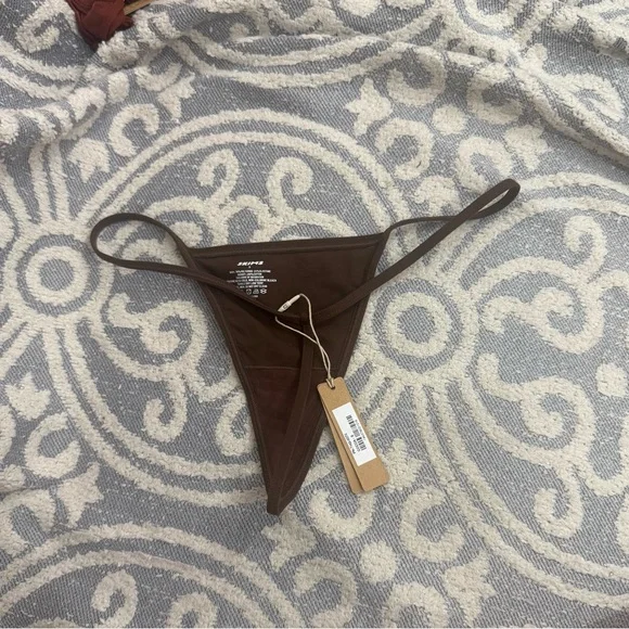 Skims Size Small Fits Everybody Thong Panty COCOA Brown PN-THG-0070 NWT - Picture 2 of 4
